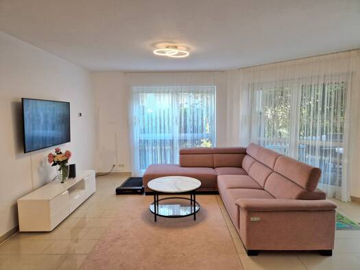 Terrassenwohnung zur Miete 1.570 € 3 Zimmer 100 m² Geschoss EG/2 frei ab 01.01.2026 Höllweg 31 Flörsheim 65439