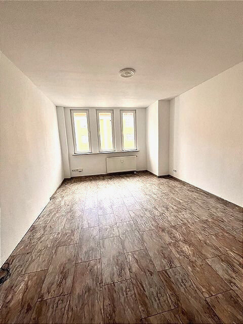 Wohnung zur Miete 365 € 2 Zimmer 56,1 m²<br/>Wohnfläche 1.<br/>Geschoss ab sofort<br/>Verfügbarkeit Rostocker Str. 4a Nicolaiplatz Magdeburg 39124