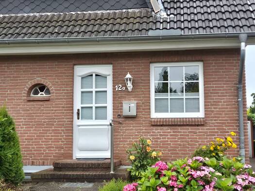 Doppelhaushälfte zur Miete 1.150 € 4 Zimmer 110 m² 390 m² Grundstück frei ab 01.09.2025 Gleiwitzer Straße 12 a Faldera Neumünster 24537
