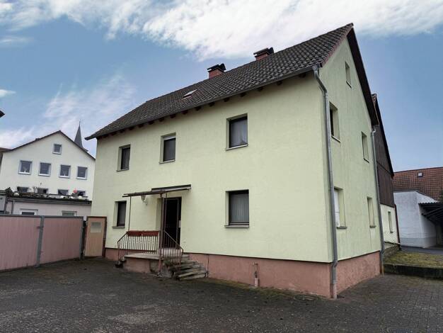 Mehrfamilienhaus zum Kauf 149.000 € 4 Zimmer 130 m² 1.043 m² Grundstück Raiffeisenstraße 11 Nüdlingen Nüdlingen 97720