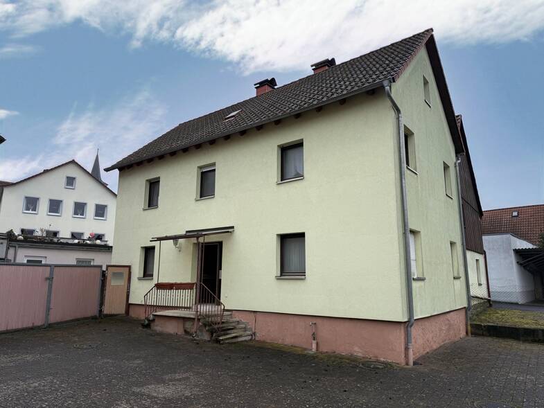 Mehrfamilienhaus zum Kauf 149.000 € 4 Zimmer 130 m² 1.043 m² Grundstück Raiffeisenstraße 11 Nüdlingen Nüdlingen 97720