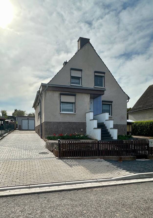 Haus zum Kauf 150.000 € 5,5 Zimmer 108,5 m² 1.074 m² Grundstück Schwarzer Weg 9 Wolkramshausen Bleicherode 99752
