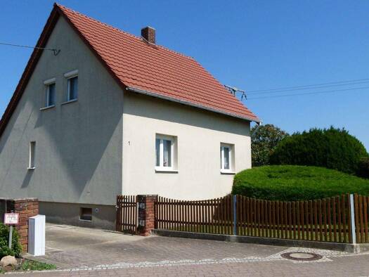 Einfamilienhaus zum Kauf 127.500 € 1 Zimmer 130 m² 2.329 m² Grundstück frei ab sofort Strießen Priestewitz 01561