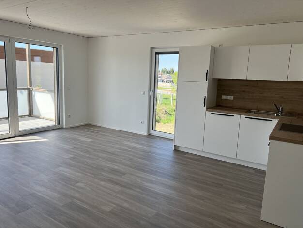 Wohnung zur Miete 1.280 € 4 Zimmer 98,1 m² Geschoss 1/2 frei ab 01.10.2025 Geltolfinger Rennweg Straubing 94315