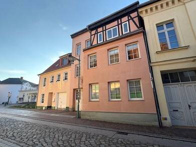 Mehrfamilienhaus zum Kauf als Kapitalanlage geeignet 250.000 € 243,3 m² 240 m² Grundstück Güstrow Güstrow 18273