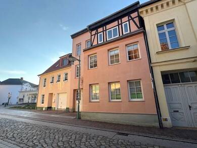 Mehrfamilienhaus zum Kauf als Kapitalanlage geeignet 250.000 € 243,3 m² 240 m² Grundstück Güstrow Güstrow 18273