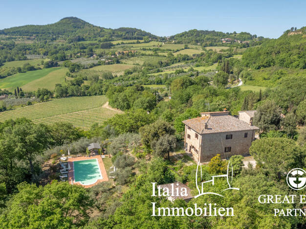 Bauernhaus zum Kauf 2.400.000 € 16 Zimmer 591 m² 23.000 m² Grundstück Montepulciano 53045
