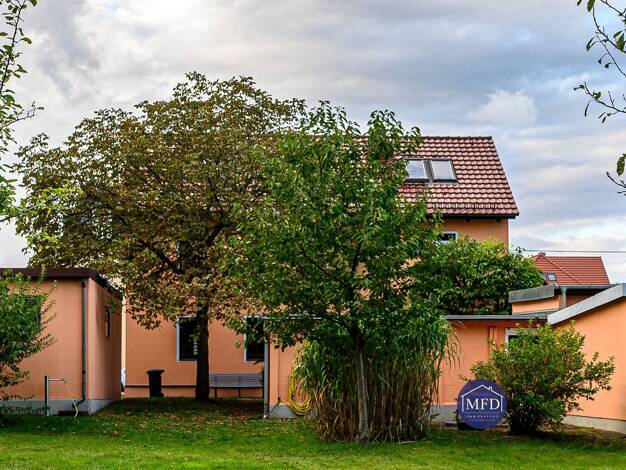 Einfamilienhaus zum Kauf 8 Zimmer 200 m² 989 m² Grundstück Klotzsche Dresden 01109