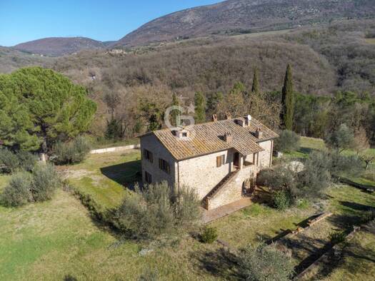 Haus zum Kauf 425.000 € 270 m² 5.300 m² Grundstück Perugia 06133