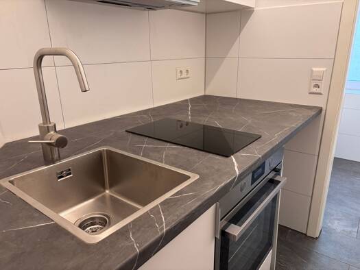 Wohnung zur Miete 950 € 2 Zimmer 50 m² Geschoss 1/5 frei ab sofort Schreiberstraße 32 Süd Stuttgart 70199