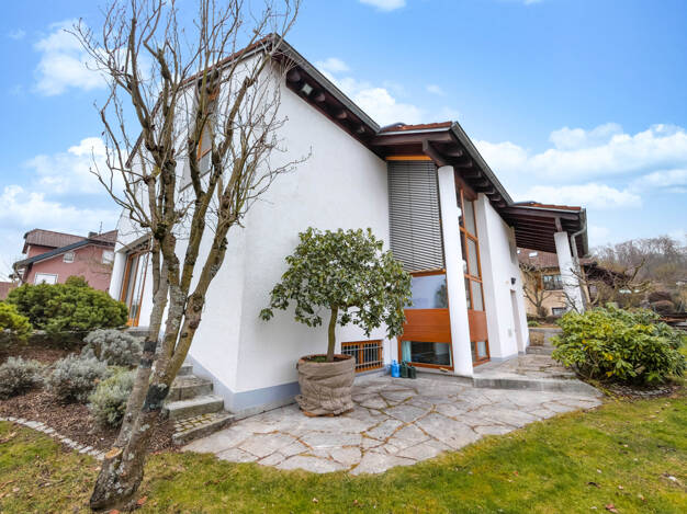 Einfamilienhaus zur Miete 1.750 € 5 Zimmer 205 m² 744 m² Grundstück Höchberg 97204