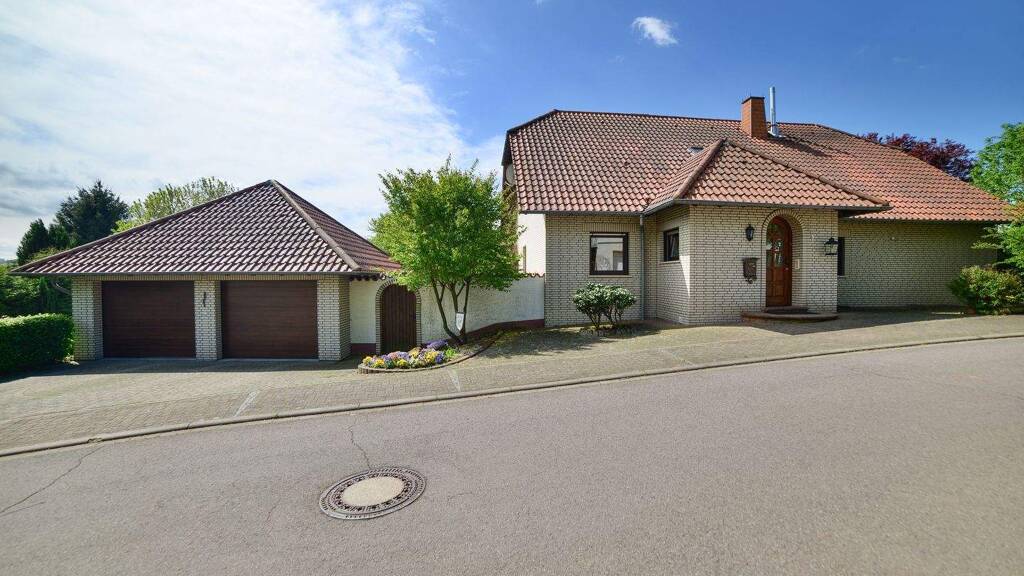 Bungalow zur Miete 1.900 € 7 Zimmer 260 m² 1.100 m² Grundstück frei ab 01.07.2026 Flurstraße 1 Wallhalben 66917