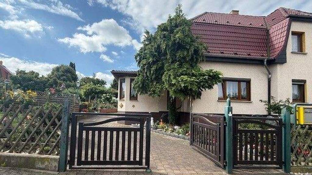 Doppelhaushälfte zum Kauf 299.900 € 5 Zimmer 122,6 m² 1.010 m² Grundstück Panitzsch Borsdorf 04451