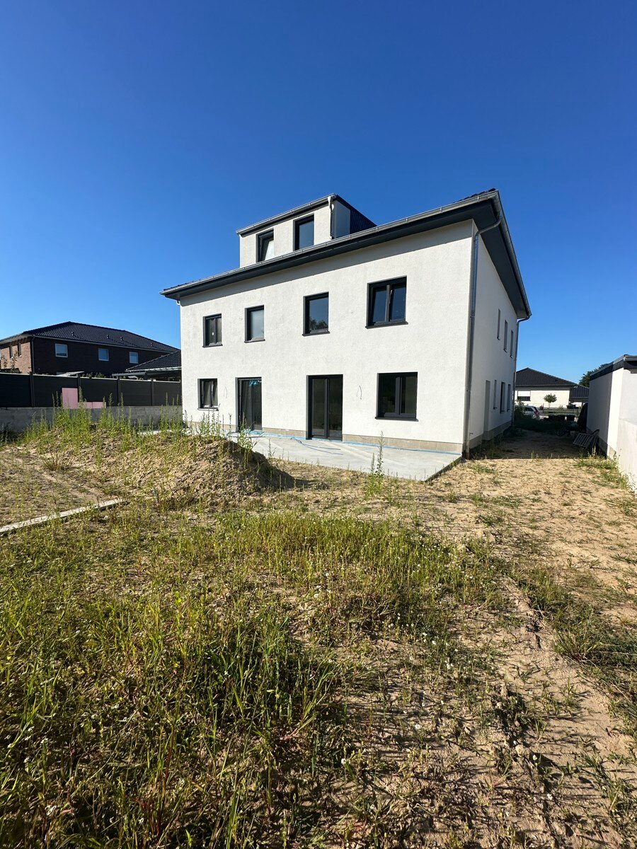 Mehrfamilienhaus zur Miete 1.250 € 3,5 Zimmer 100 m²<br/>Wohnfläche 623 m²<br/>Grundstück 01.10.2024<br/>Verfügbarkeit Lauenburg/Elbe 21481