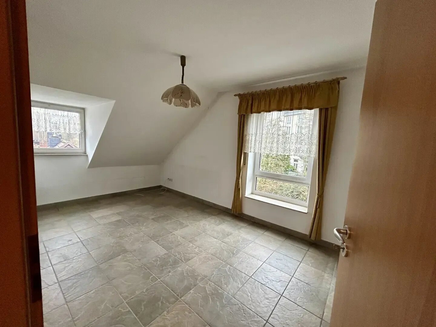 Wohnung zur Miete 700 € 4 Zimmer 103 m²<br/>Wohnfläche ab sofort<br/>Verfügbarkeit Brückenstr. Gummersbach Gummersbach 51643