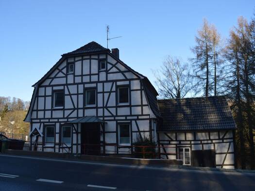 Einfamilienhaus zum Kauf provisionsfrei 295.000 € 7 Zimmer 166 m² 724 m² Grundstück Wipperfürther Straße 241 Biesfeld Kürten 51515