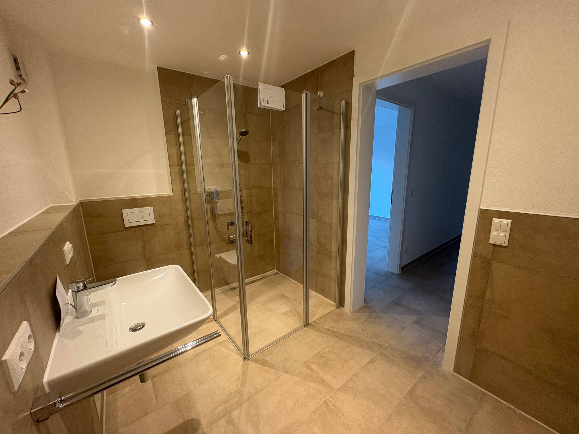 traumhafter 2-Zimmer Wohnung mit Süd-Balkon - ERSTBEZUG NEUBAU – Vogesenstr. 15c, 81825 München – Vorschaubild 8