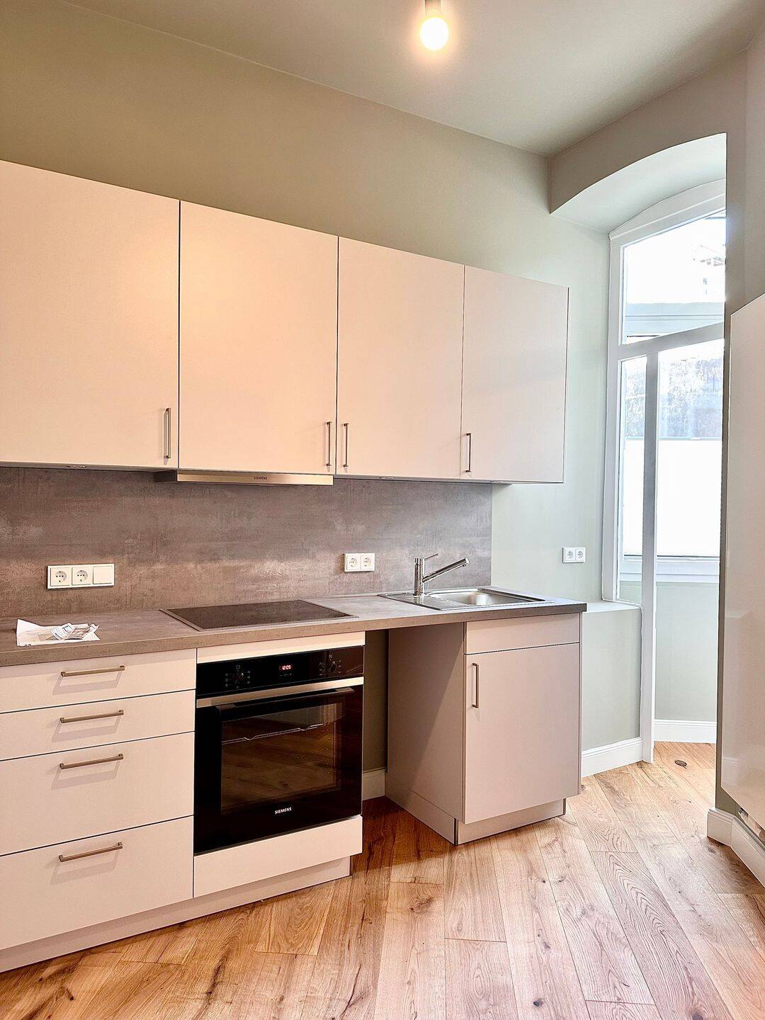 Kiel-Ravensberg, komplett (energetisch) sanierte, wunderschöne 3-Zi-Altbauwohnung mit Loggia im EG – Ahlmannstraße 24, 24118 Kiel – Vorschaubild 5