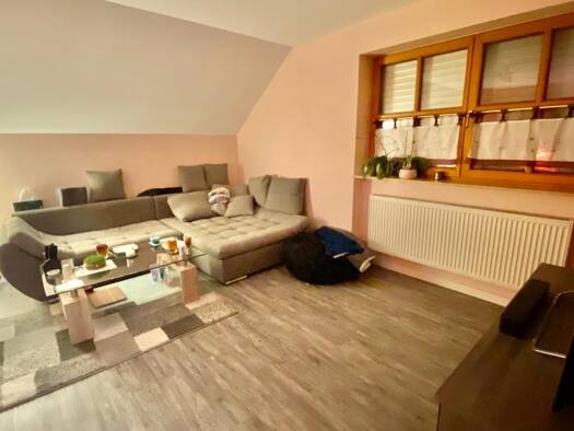 Wohnung zur Miete 900 € 3,5 Zimmer 100 m² Geschoss 1/3 frei ab sofort Am Berglein 5 Poppenhausen 97490