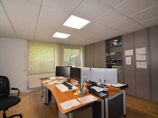 Bürofläche zur Miete 3,60 € 6 Zimmer 250 m² Bürofläche Schwarzenbek 21493