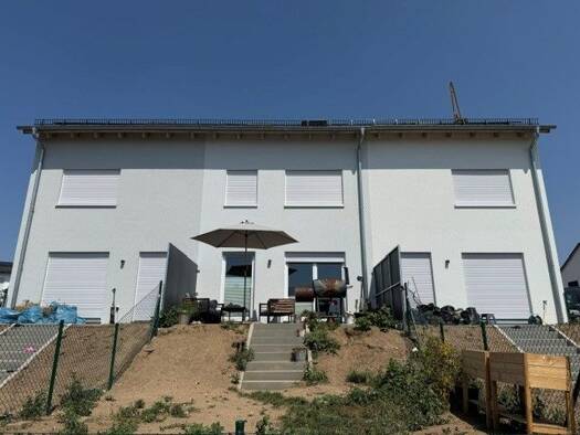 Reihenmittelhaus zur Miete 1.700 € 6 Zimmer 135 m² 950 m² Grundstück frei ab 01.10.2026 Fronberg Schwandorf 92421