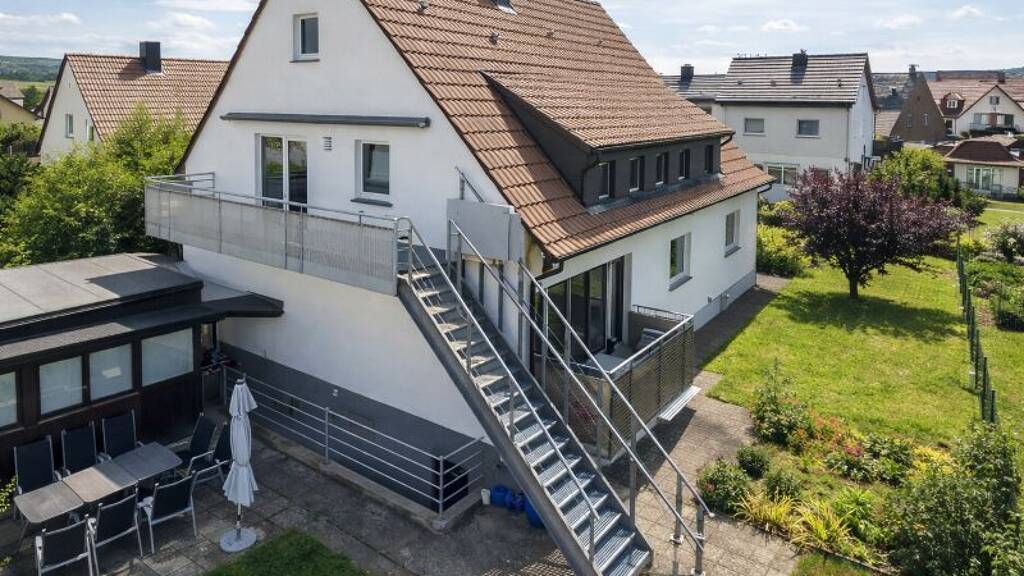 Einfamilienhaus zum Kauf 598.000 € 8 Zimmer 225 m² 573 m² Grundstück Bempflingen 72658