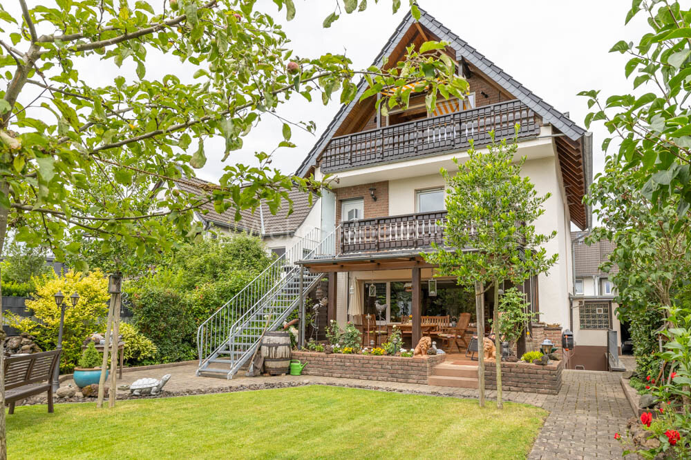 Mehrfamilienhaus zum Kauf 898.000 € 6 Zimmer 166 m²<br/>Wohnfläche 802 m²<br/>Grundstück Heidkamp Bergisch Gladbach 51469