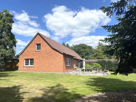 Haus zum Kauf 8 Zimmer 230 m² 21.000 m² Grundstück Rehden 49453