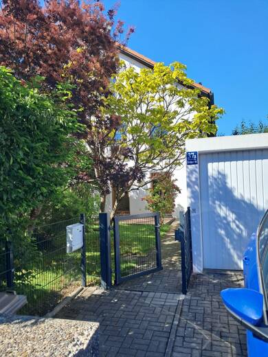 Haus zur Miete 3.600 € 7 Zimmer 185 m² 367 m² Grundstück frei ab 01.07.2025 Beuthener Straße 37 Daglfing München 81929