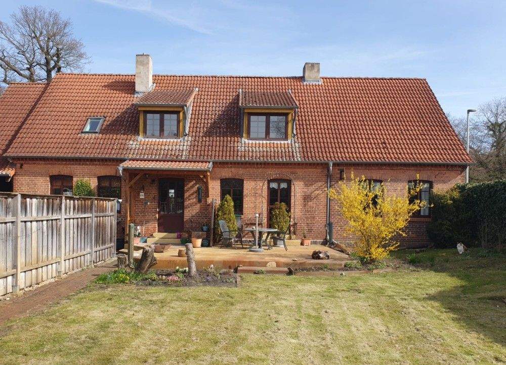 Immobilie in Stendal - Zweifamilienhaus / Mehrgenerationenhaus in Stadtrandlage - Bild 0