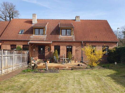 Einfamilienhaus zum Kauf 195.000 € 9 Zimmer 255 m² 1.764 m² Grundstück frei ab sofort Arneburger Straße Stendal 39576