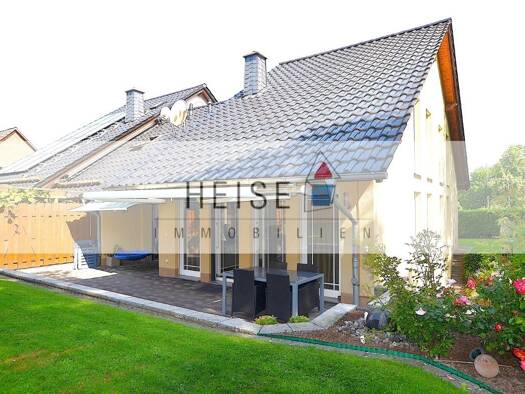 Doppelhaushälfte zum Kauf 440.000 € 6 Zimmer 136 m² 521 m² Grundstück Holzminden Holzminden 37603