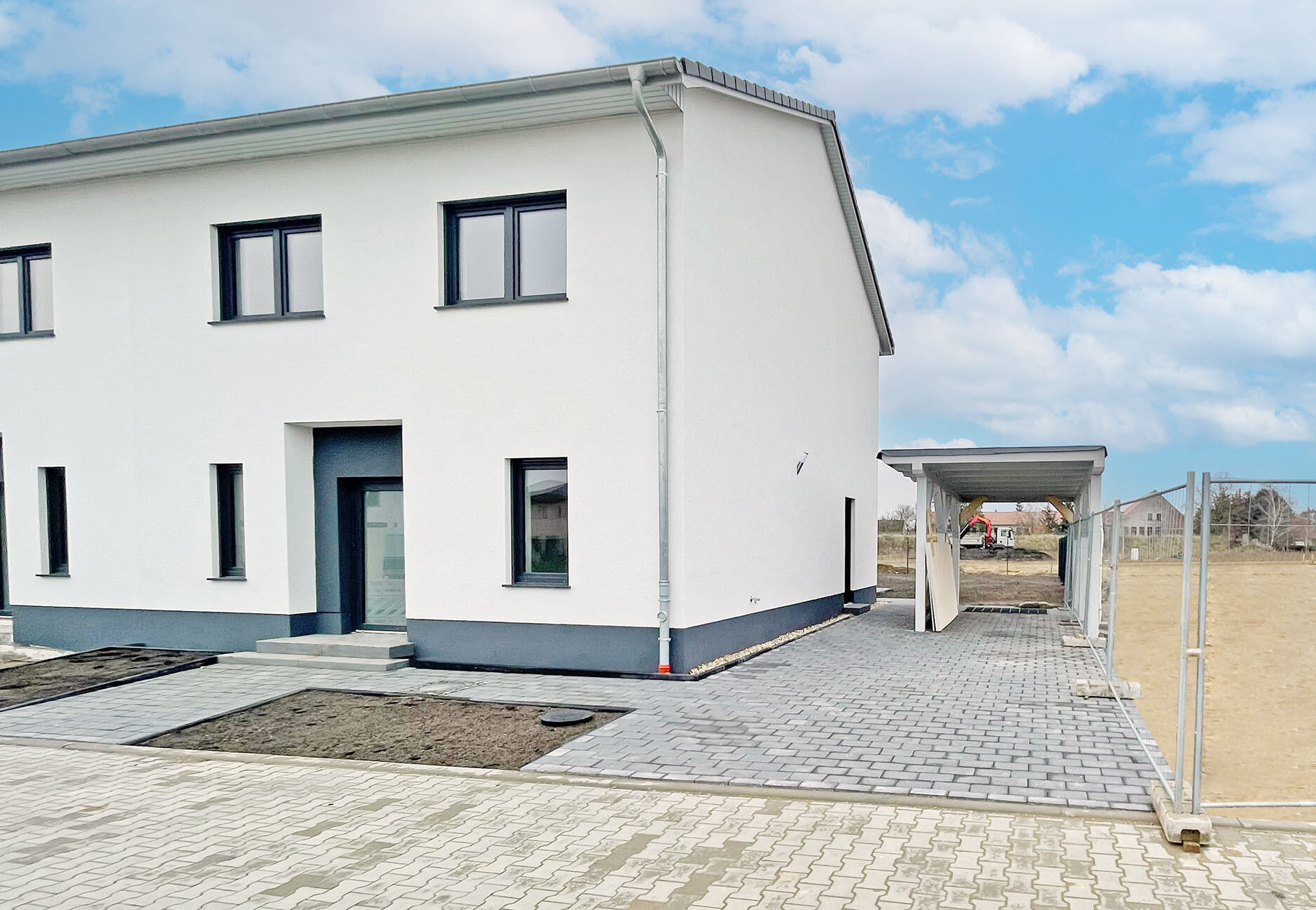 Doppelhaushälfte zur Miete 1.600 € 4 Zimmer 120 m²<br/>Wohnfläche 417 m²<br/>Grundstück ab sofort<br/>Verfügbarkeit Kochstedt 151 Dessau-Roßlau 06847