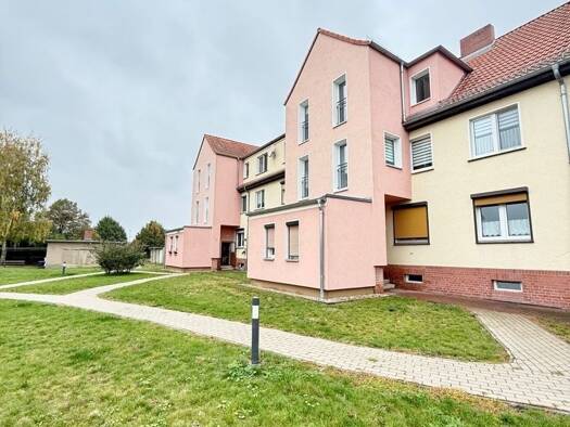 Wohnung zur Miete 378 € 3 Zimmer 63,4 m² 1. Geschoss frei ab sofort Bahnhof Straße 6 Radegast 06369