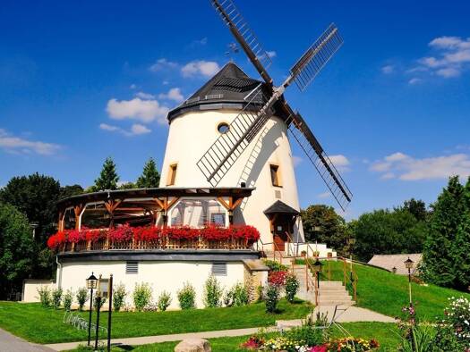 Haus zum Kauf 1.500.000 € 3 Zimmer 8.384 m² Grundstück frei ab 01.01.2026 Steinbacher Straße 56 Briesnitz Dresden 01157