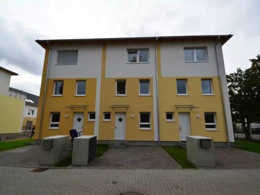 Reihenhaus zur Miete 1.950 € 4 Zimmer 110 m² 250 m² Grundstück frei ab 01.11.2026 Alt-Hohenschönhausen Lichtenberg 13055