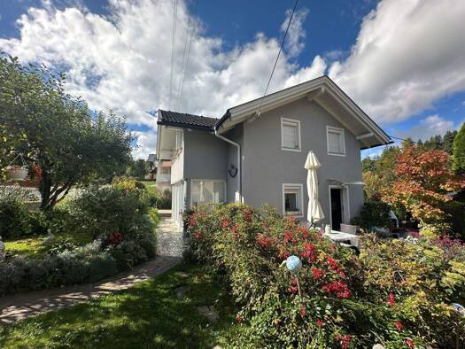 Einfamilienhaus zum Kauf 9 Zimmer 225 m² 700 m² Grundstück Köttmannsdorf 9071