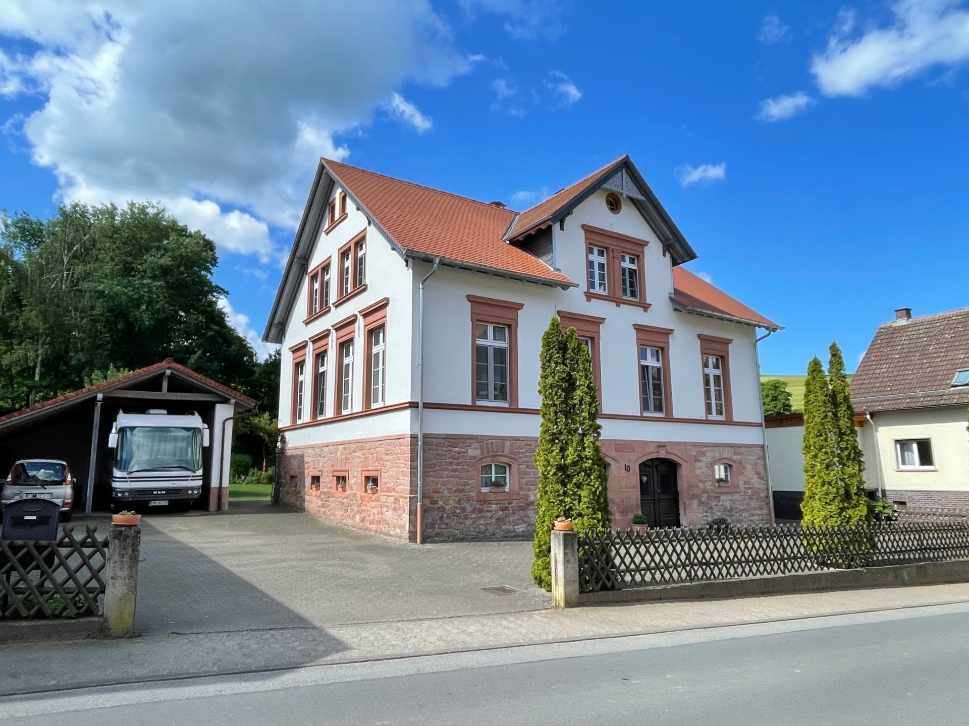 Villa zum Kauf 7 Zimmer 248 m²<br/>Wohnfläche 1.100 m²<br/>Grundstück Lützel-Wiebelsbach Lützelbach 64750