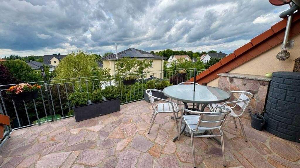 Immobilie in Salzatal - Traumhafte Dachgeschosswohnung in Lieskau, Maisonette - Bild 0