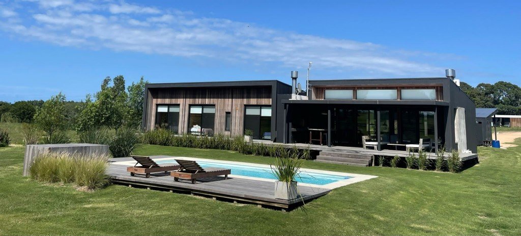 Villa zum Kauf 820.000 $ 5 Zimmer 320 m²<br/>Wohnfläche 4.000 m²<br/>Grundstück ab sofort<br/>Verfügbarkeit Punta del Este -Manantiales