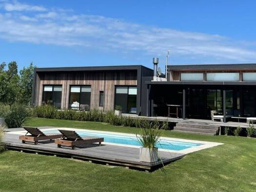 Villa zum Kauf 820.000 $ 5 Zimmer 320 m² 4.000 m² Grundstück frei ab sofort Punta del Este -Manantiales
