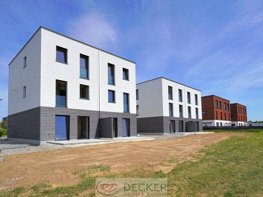 Doppelhaushälfte zur Miete - Erstbezug 1.290 € 5 Zimmer 128,8 m² 220 m² Grundstück frei ab sofort Geiselhöring 94333