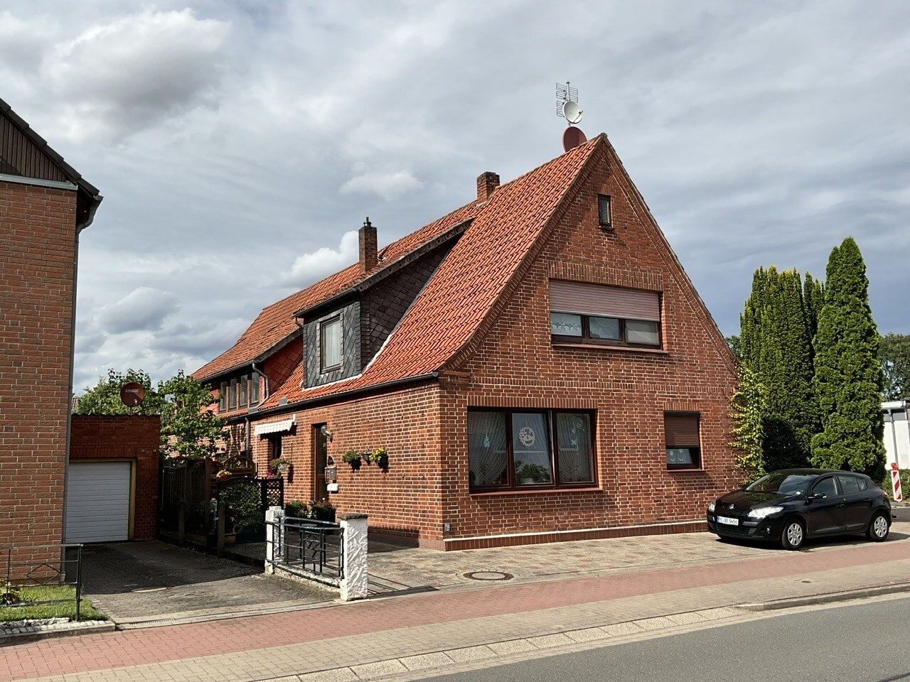 Mehrfamilienhaus zum Kauf 225.000 € 8 Zimmer 270 m²<br/>Wohnfläche 628 m²<br/>Grundstück Hoya 27318