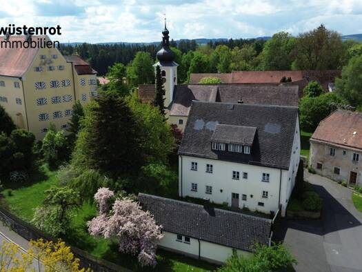 Einfamilienhaus zum Kauf 145.000 € 9 Zimmer 200 m² 1.266 m² Grundstück Thumsenreuth Krummennaab 92703