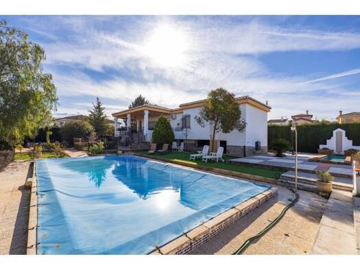 Chalet zum Kauf 399.000 € 7 Zimmer 274 m² 1.145 m² Grundstück Villa de Otura 18630