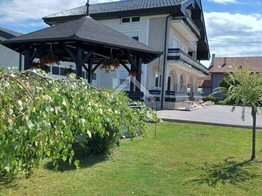 Haus zum Kauf 460.000 € 6 Zimmer 300 m² Brezovica jug