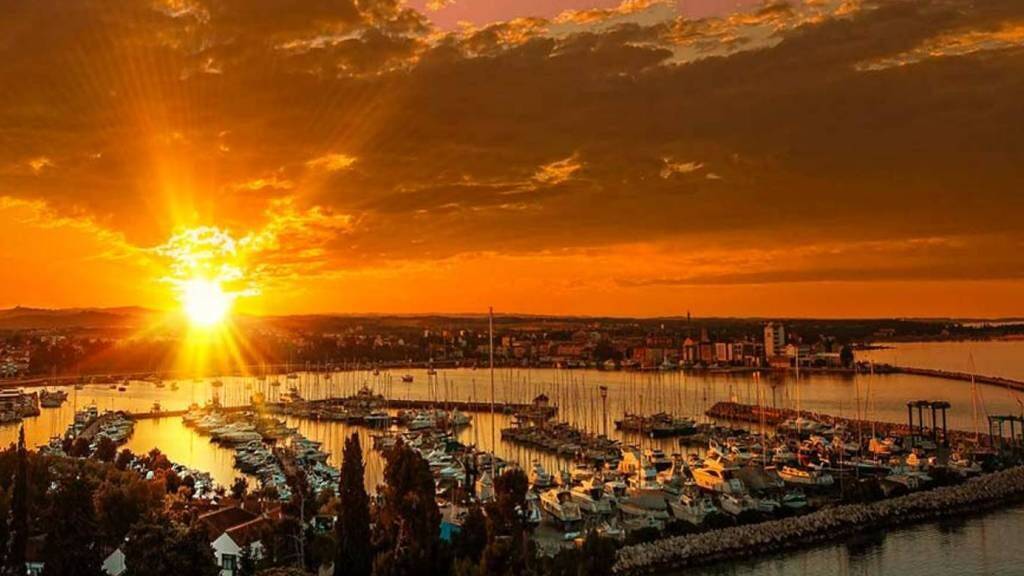 Haus zum Kauf 1.500.000 € 7 Zimmer 230 m² Centar, Luka, Finida