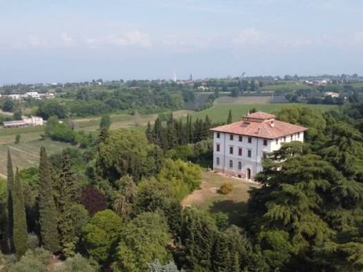 Villa zum Kauf 20 Zimmer 1.890 m² 17.000 m² Grundstück via Tende nr. 27 Lazise 37017
