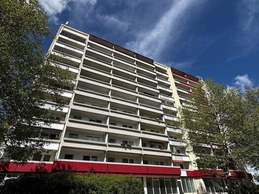 Wohnung zur Miete 205 € 1 Zimmer 34,3 m² 7. Geschoss frei ab 01.02.2026 Saalfelder Straße 12 Lusan Gera 07549