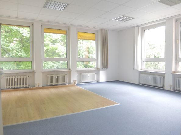 Bürofläche zur Miete 9.178 € 21 Zimmer 706 m²<br/>Bürofläche ab 228 m²<br/>Teilbarkeit Kumpfmühl - West Regensburg 93051